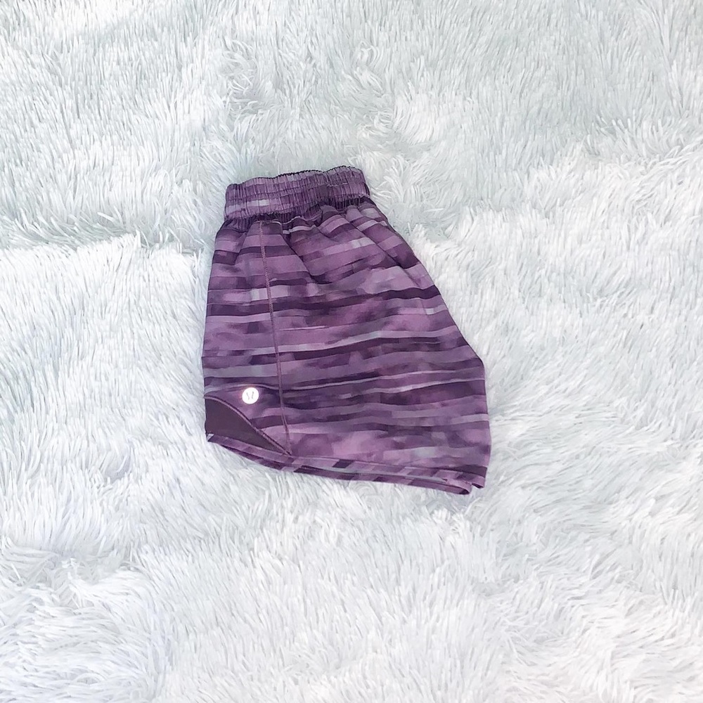 Lululemon hotty hot shorts. 4”